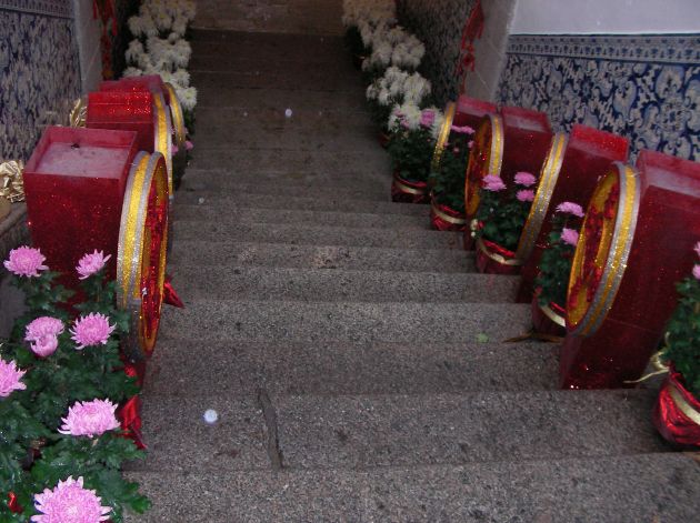 ポルトガル伝統のタイル「アズレージョ」が飾られた階段